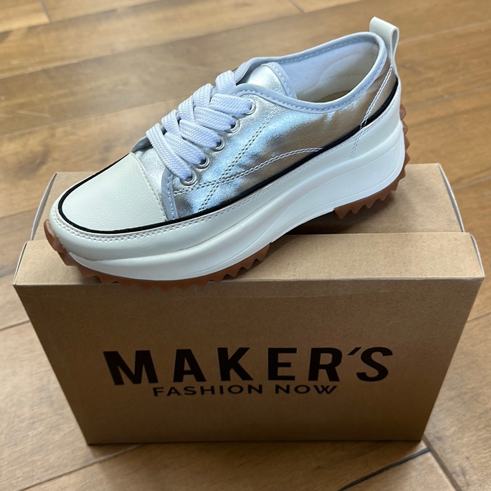 BNIB Maker’s Fashion Now sliver sneaker